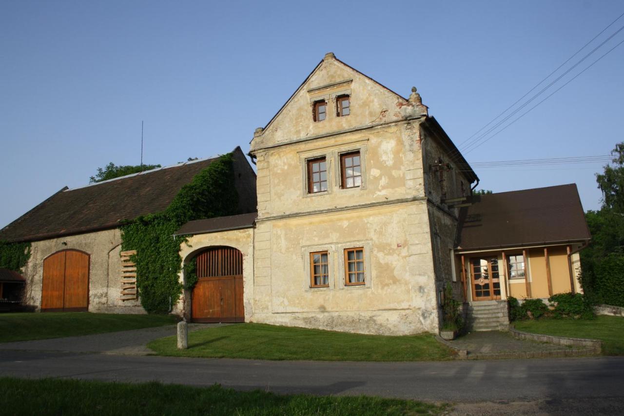 Apartmán Na statku Miskovice  Exteriér fotografie